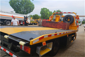 莱山附近拖车电话号码服务